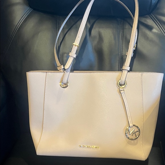 Michael Kors Light pink Tote with Gold Details with COA - Picture 1 of 13